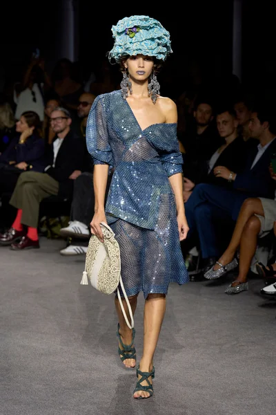 Look 3